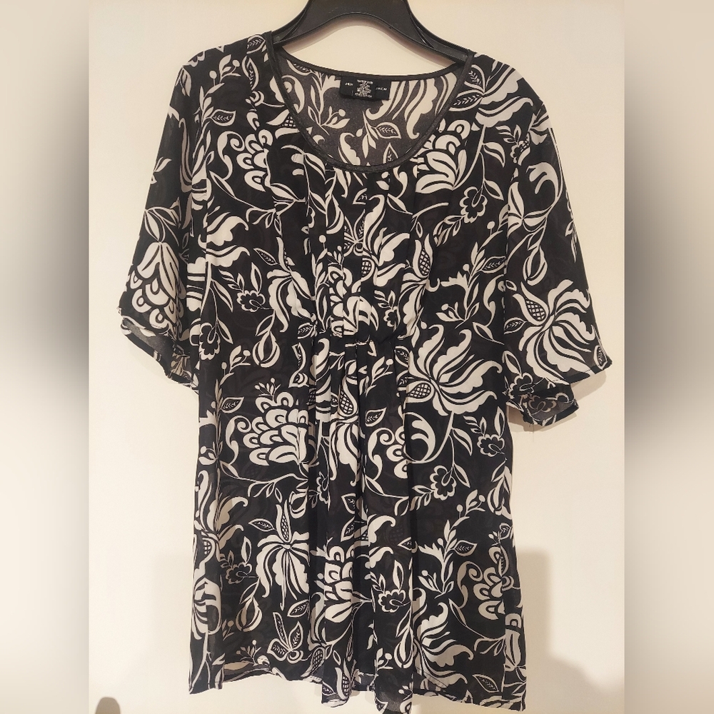 NWOT-Jennifer Lauren blouse